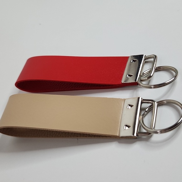 Leather key fob keychain. Color: Cream & Red. - Picture 5 of 6